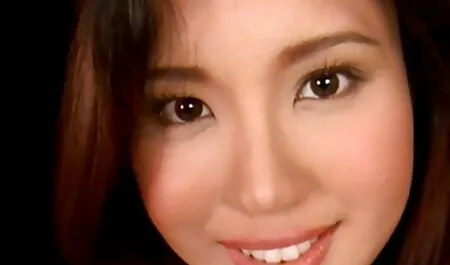 Nga, bà nội trợ, một người đàn ông trẻ, phim sex nhat ban lon mup để gây rối với cô ấy.