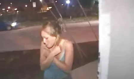 Trẻ, tóc vàng, với một em bé phim sex không che japan trong nhào lộn vị trí