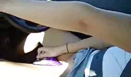 Đẹp, tóc vàng, cưỡi trên một sex nhat hay khong che máy tình dục và thường hút thuốc