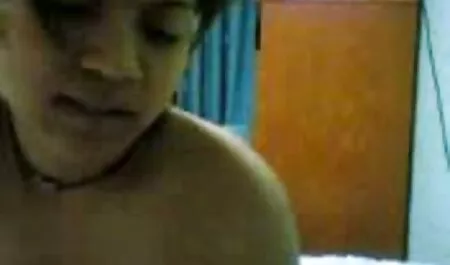 Một người cao tuổi và tinh phim sex ro nhat vi chị với một người đàn ông trong phòng ngủ và cảm thấy một buzz