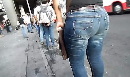 Gái tóc vàng với sữa nhai âm hộ của cô. sex nhat ban o che