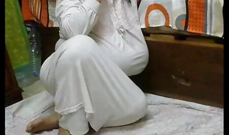 Cô gái phim cap 3 nhat ban khong che tóc vàng tung nhà thầu đến giường để fuck