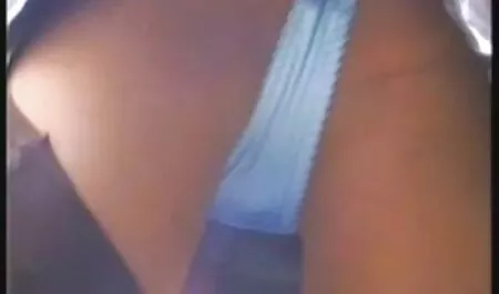 Một trẻ em trên ghế dưới phim sex khong che hay nhat máy ảnh.