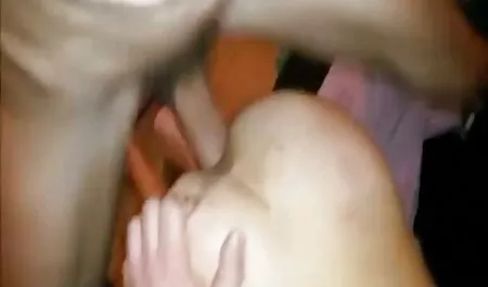 Anh thức dậy một mô hình khiêu dâm trẻ và cô ấy lộn sẽ nhat khong che xộn với anh ta.