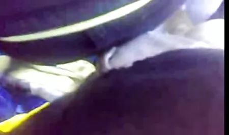 Một con người phụ nữ tóc nâu tận tâm hút các chàng trai của Dick và hy vọng để nhảy vào nó với sex nhat bản không che L.